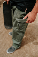 Load image into Gallery viewer, Hard Yakka Men's Edge Ripstop Pant - Military Green
