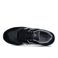 Load image into Gallery viewer, New Balance Men's Elite Lite - Black/Grey
