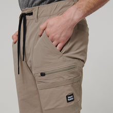 Load image into Gallery viewer, Hard Yakka Men&#39;s X Range X Mid-Short - Desert - Shorts
