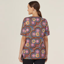 Load image into Gallery viewer, NNT Unisex Bush Tucker Scrub Top - Bush Tucker
