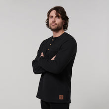Load image into Gallery viewer, Hard Yakka Men's Sherpa Henley - Black
